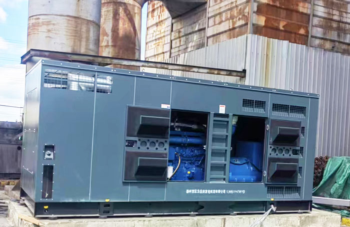1000KW玉柴低噪音发电机组在北京客户现场就位安装测试成功